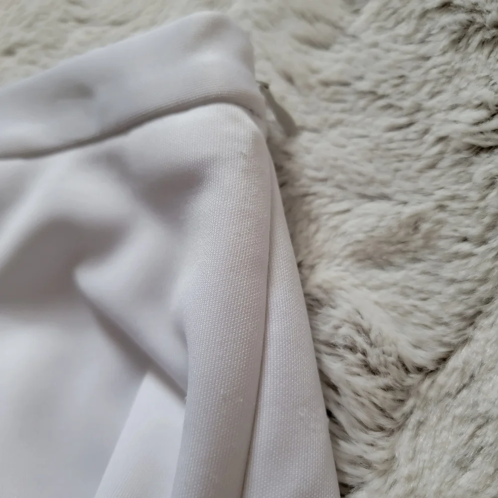 ✨️CL Isacc Mizrahi White Flare Fitted Skirt Thick Material‎ Size S